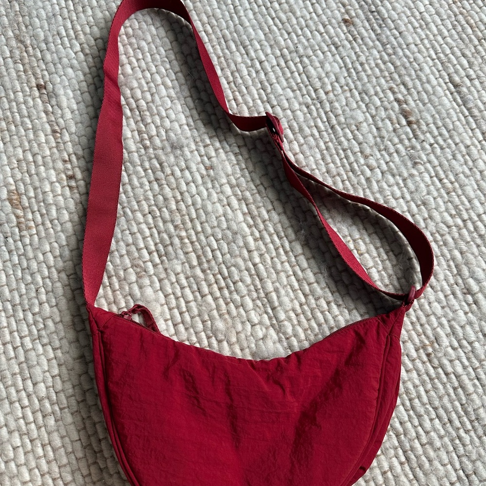 UNIQLO round mini shoulder / crossbody Bag RED